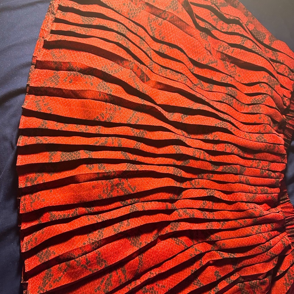 I bought this a while back but it doesn’t fit me and I have never worn it